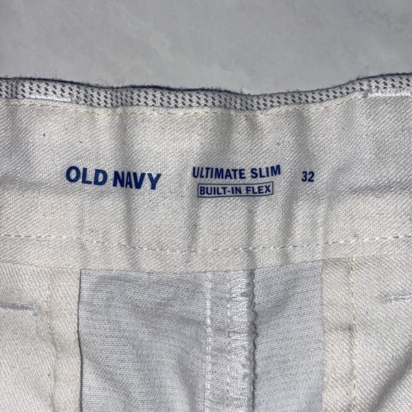 Old Navy 6” Inseam Shorts - Picture 3 of 4